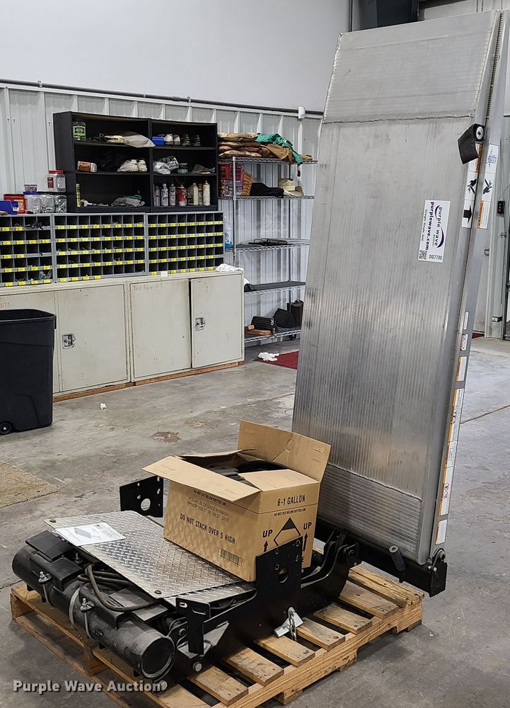 image for item DG7735 Tommy Gate Cantilever Series end gate lift