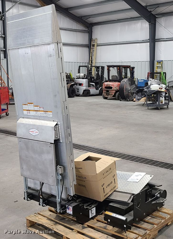 image for item DG7735 Tommy Gate Cantilever Series end gate lift