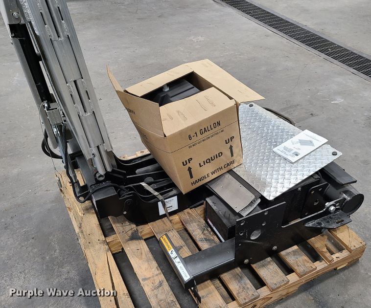 image for item DG7735 Tommy Gate Cantilever Series end gate lift