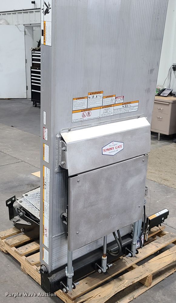 image for item DG7735 Tommy Gate Cantilever Series end gate lift