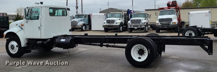 image for item DG7737 1999 International 4900 truck cab and chassis