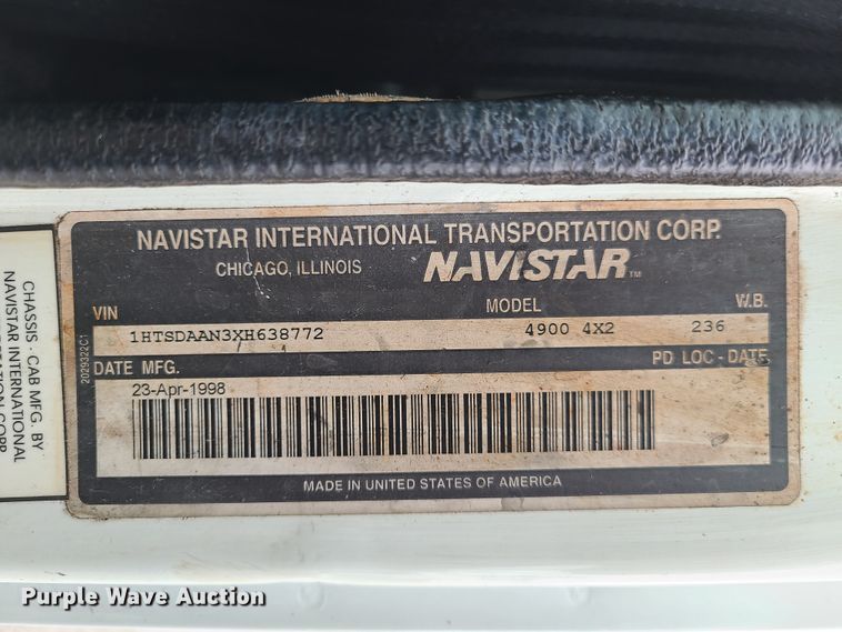 image for item DG7737 1999 International 4900 truck cab and chassis