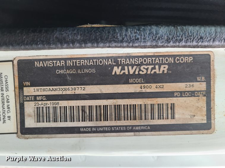 image for item DG7737 1999 International 4900 truck cab and chassis