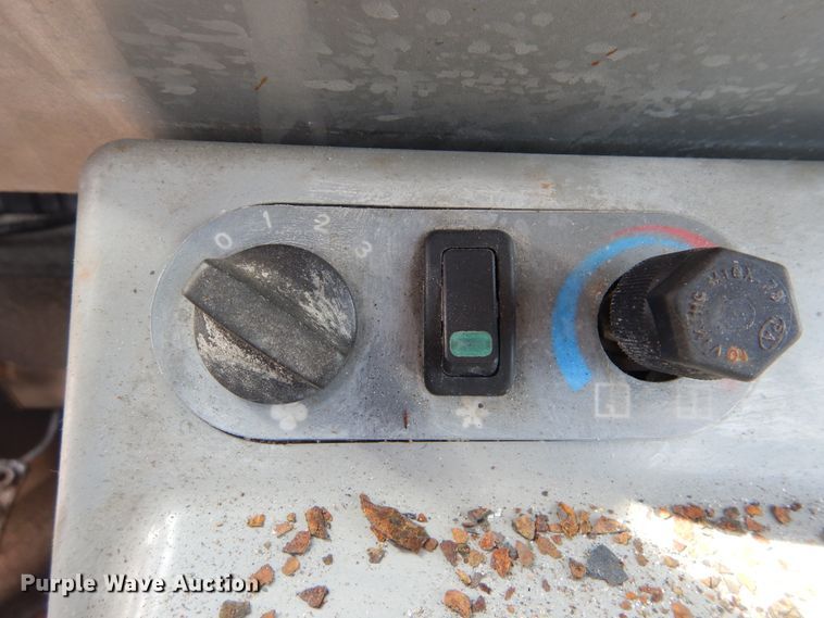 image for item DG8534 Bobcat Toolcat 5600 utility vehicle