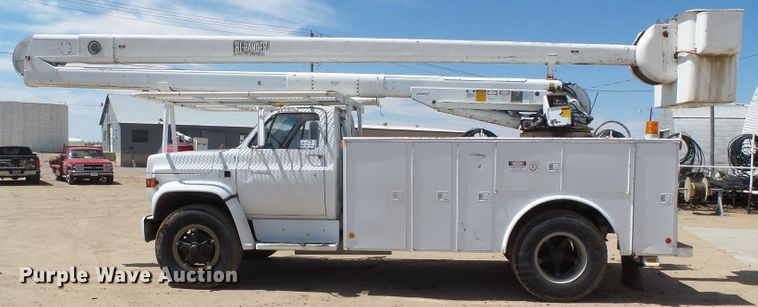 image for item DH4879 1988 Chevrolet C60 bucket truck