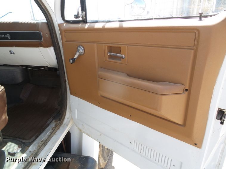 image for item DH4879 1988 Chevrolet C60 bucket truck