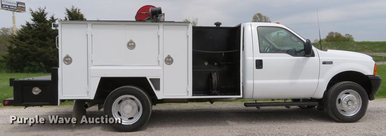 image for item DI2145 2001 Ford F550 Super Duty XL service truck