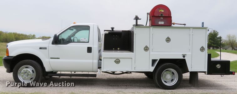 image for item DI2145 2001 Ford F550 Super Duty XL service truck