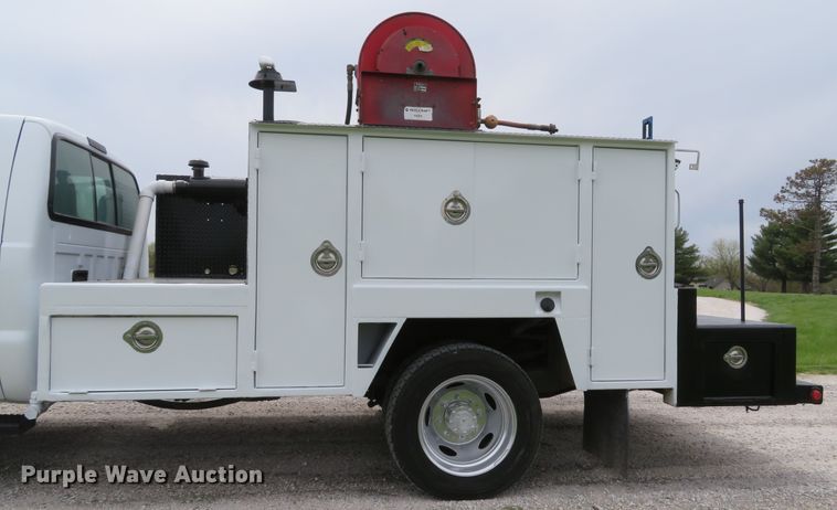 image for item DI2145 2001 Ford F550 Super Duty XL service truck