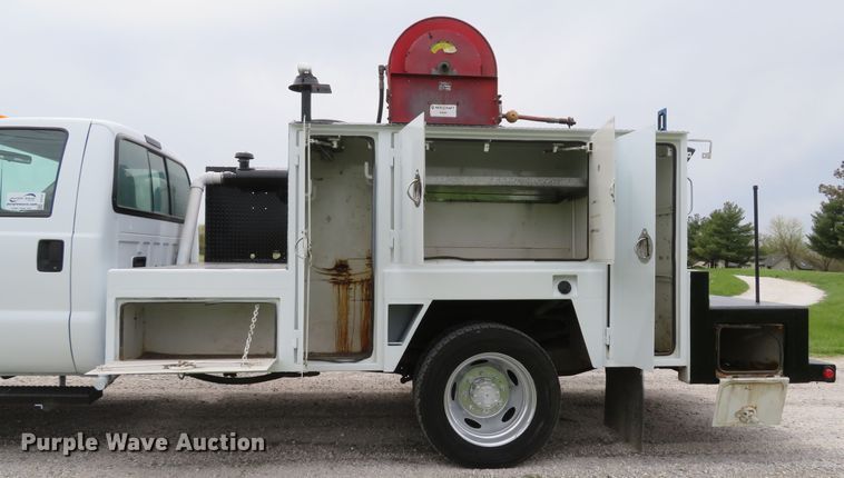 image for item DI2145 2001 Ford F550 Super Duty XL service truck