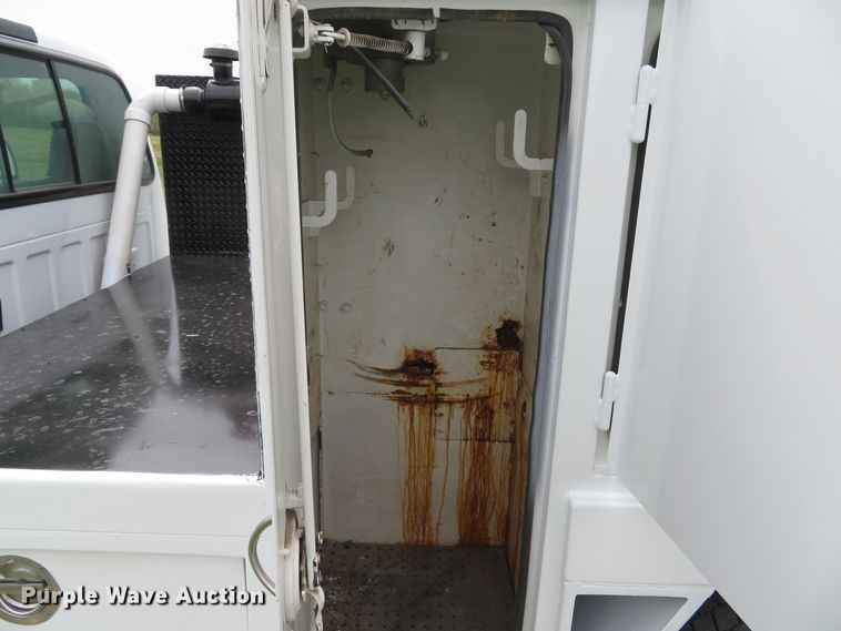 image for item DI2145 2001 Ford F550 Super Duty XL service truck