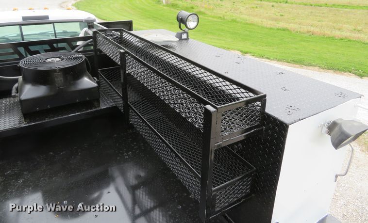 image for item DI2145 2001 Ford F550 Super Duty XL service truck