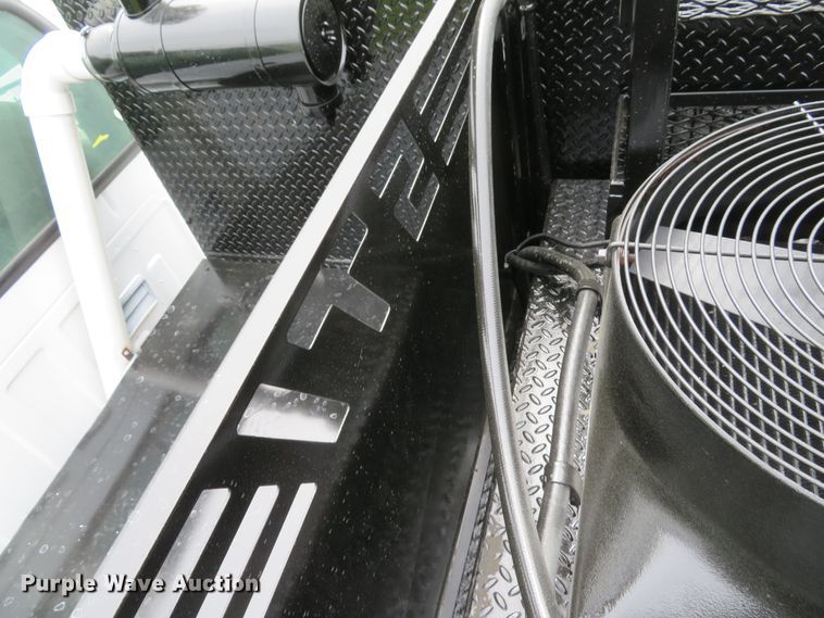 image for item DI2145 2001 Ford F550 Super Duty XL service truck