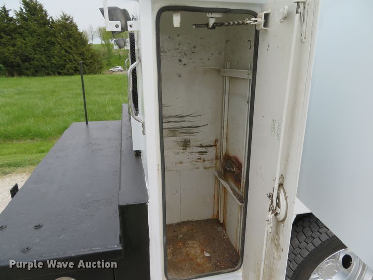 image for item DI2145 2001 Ford F550 Super Duty XL service truck