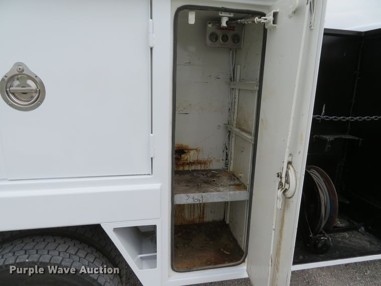 image for item DI2145 2001 Ford F550 Super Duty XL service truck