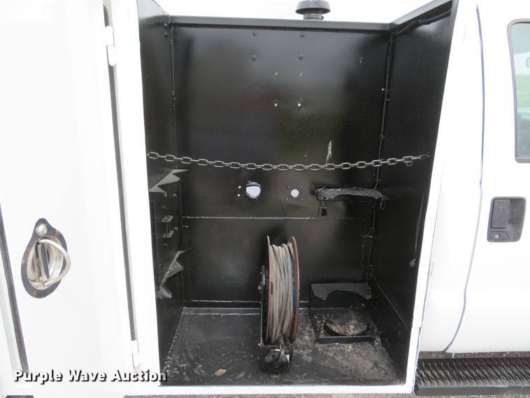 image for item DI2145 2001 Ford F550 Super Duty XL service truck