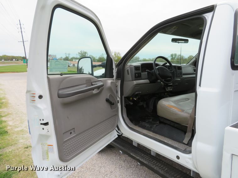 image for item DI2145 2001 Ford F550 Super Duty XL service truck