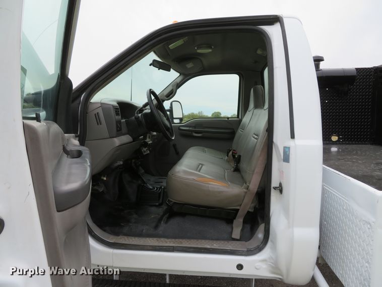 image for item DI2145 2001 Ford F550 Super Duty XL service truck