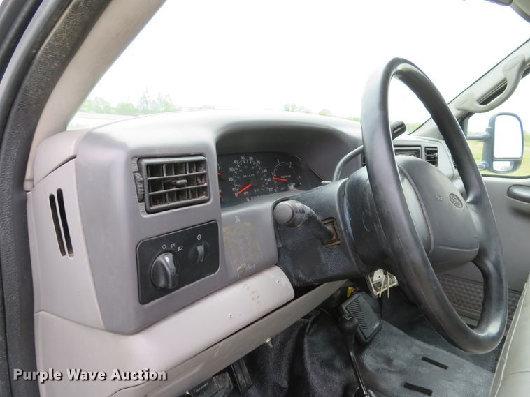 image for item DI2145 2001 Ford F550 Super Duty XL service truck