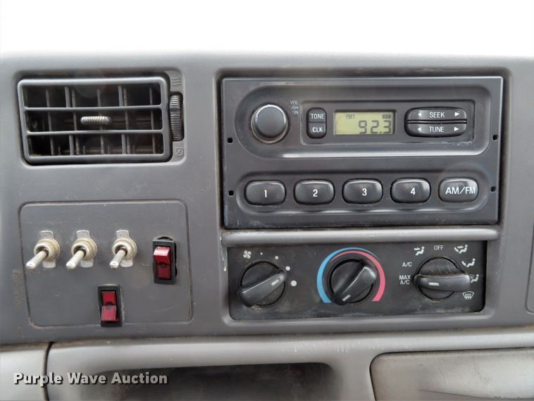 image for item DI2145 2001 Ford F550 Super Duty XL service truck