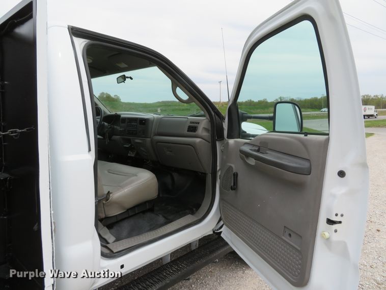 image for item DI2145 2001 Ford F550 Super Duty XL service truck