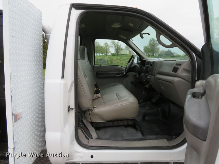 image for item DI2145 2001 Ford F550 Super Duty XL service truck