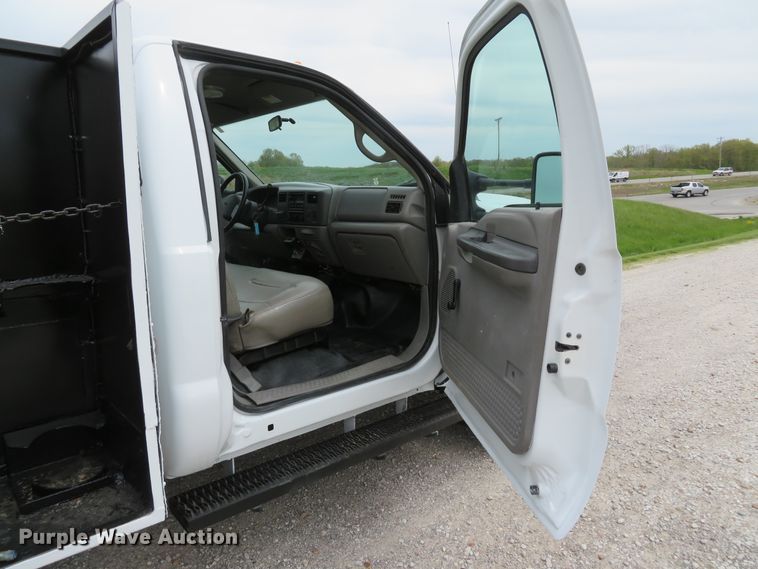 image for item DI2145 2001 Ford F550 Super Duty XL service truck