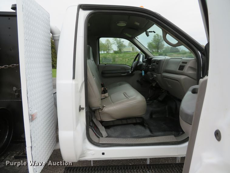 image for item DI2145 2001 Ford F550 Super Duty XL service truck