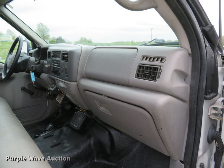 image for item DI2145 2001 Ford F550 Super Duty XL service truck