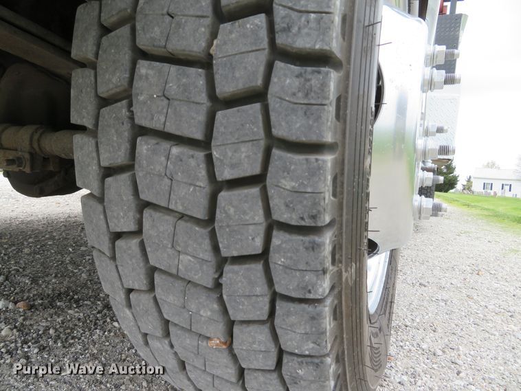 image for item DI2145 2001 Ford F550 Super Duty XL service truck