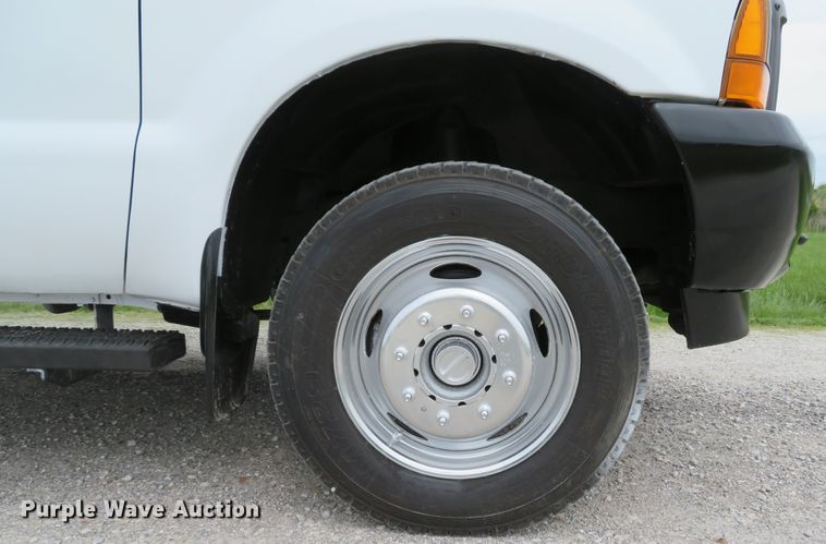 image for item DI2145 2001 Ford F550 Super Duty XL service truck