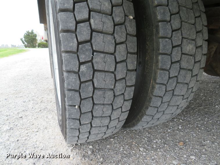 image for item DI2145 2001 Ford F550 Super Duty XL service truck