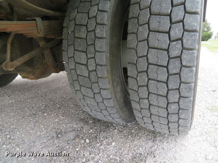 image for item DI2145 2001 Ford F550 Super Duty XL service truck