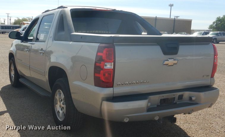 image for item DJ8762 2008 Chevrolet Avalanche LS  Crew Cab pickup truck