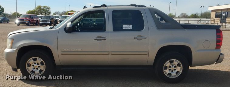 image for item DJ8762 2008 Chevrolet Avalanche LS  Crew Cab pickup truck