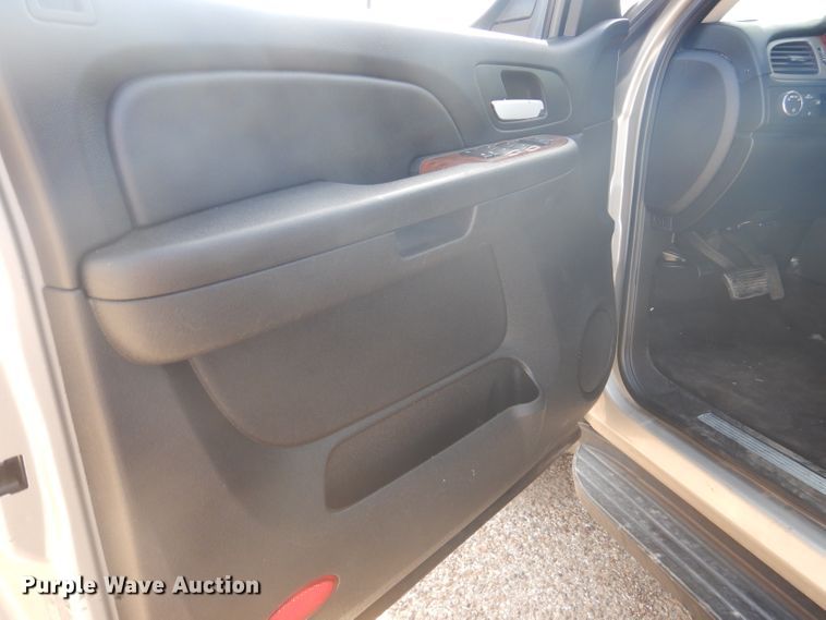 image for item DJ8762 2008 Chevrolet Avalanche LS  Crew Cab pickup truck