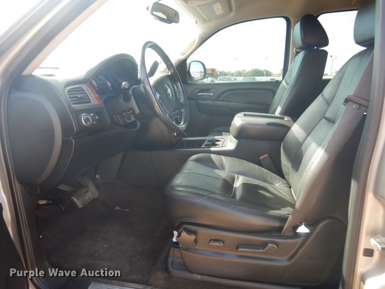 image for item DJ8762 2008 Chevrolet Avalanche LS  Crew Cab pickup truck