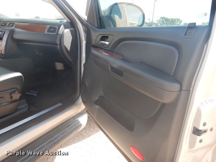 image for item DJ8762 2008 Chevrolet Avalanche LS  Crew Cab pickup truck