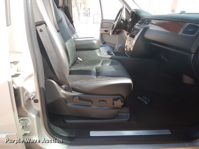 image for item DJ8762 2008 Chevrolet Avalanche LS  Crew Cab pickup truck