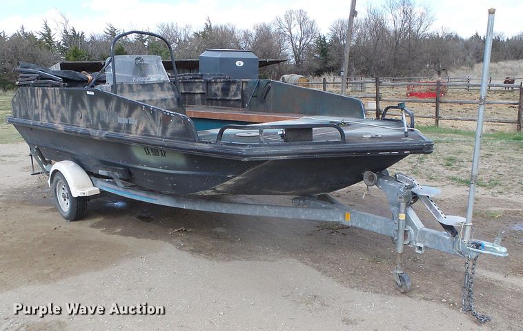 image for item EL9117 1996 Lowe Outlaw 1900 boat