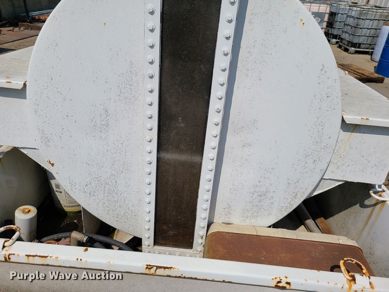 image for item EL9807 Oil tank vacuum