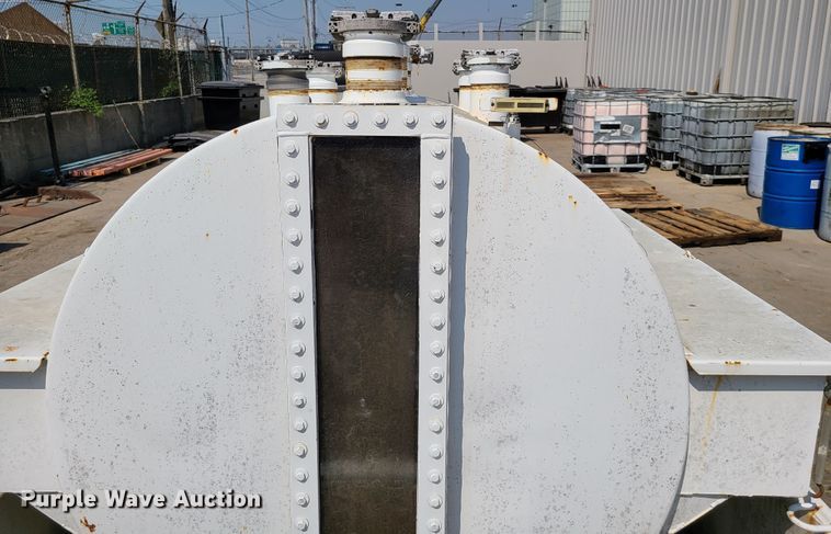 image for item EL9807 Oil tank vacuum