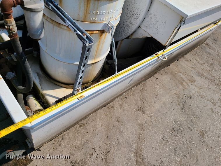 image for item EL9807 Oil tank vacuum