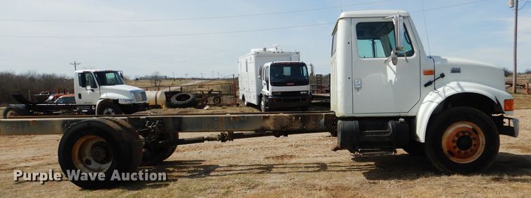image for item ES9535 2000 International 4900 truck cab and chassis