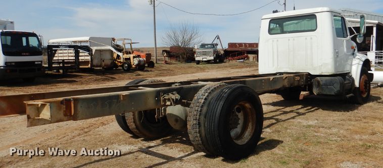 image for item ES9535 2000 International 4900 truck cab and chassis