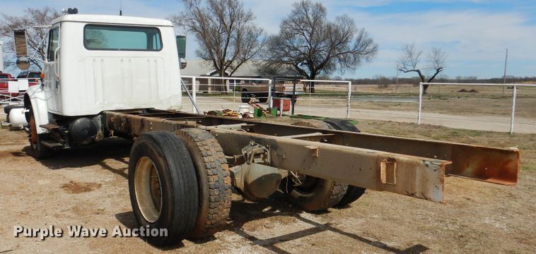 image for item ES9535 2000 International 4900 truck cab and chassis