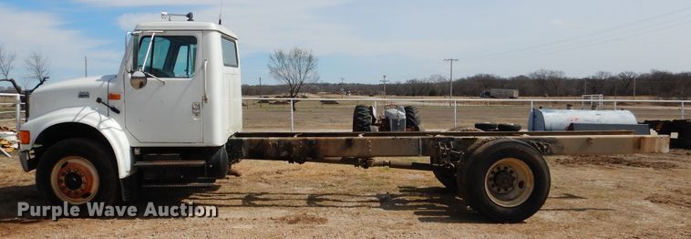 image for item ES9535 2000 International 4900 truck cab and chassis