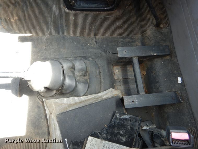 image for item ES9535 2000 International 4900 truck cab and chassis