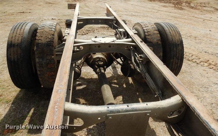 image for item ES9535 2000 International 4900 truck cab and chassis