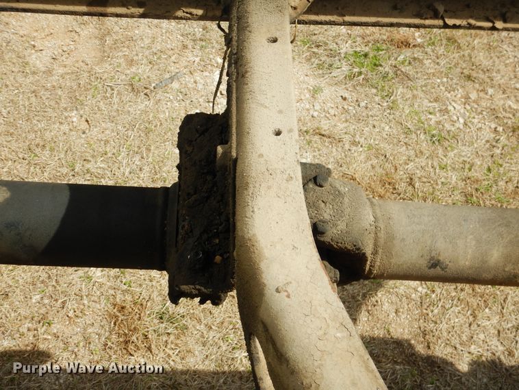 image for item ES9535 2000 International 4900 truck cab and chassis